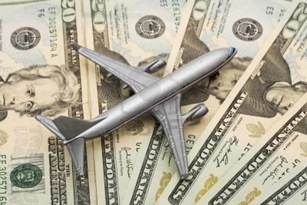 comprar dolar para viajar - Cómo evitar el impuesto PAIS en vuelos 2024