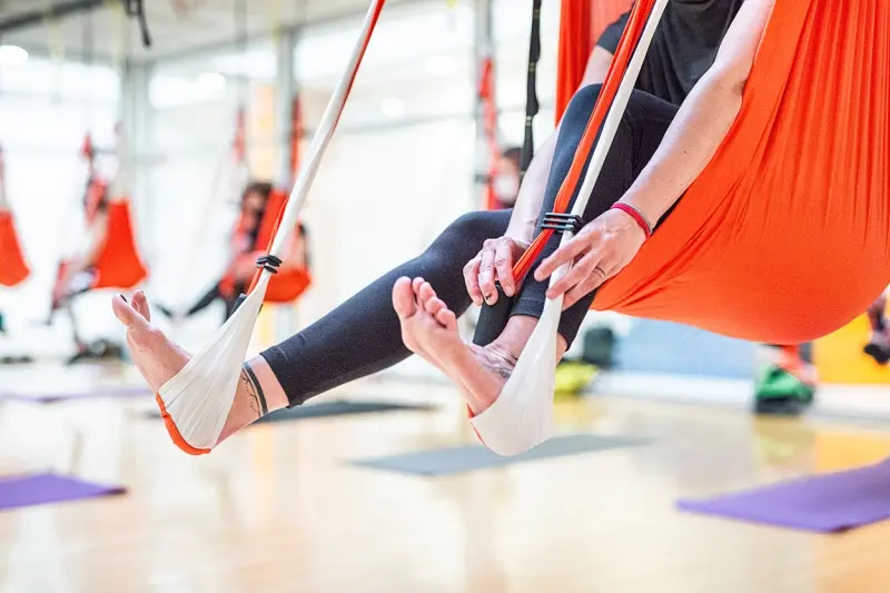 Aeroyoga: Beneficios de Columpiarse en el Aire - Cómo se llama el yoga aéreo columpio de inversion beneficios - Cómo se llama el yoga aéreo