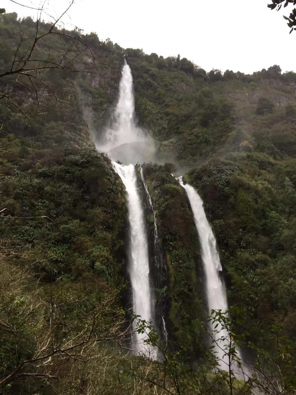 cascada inversa en chile - Cuál es la cascada más alta de Chile