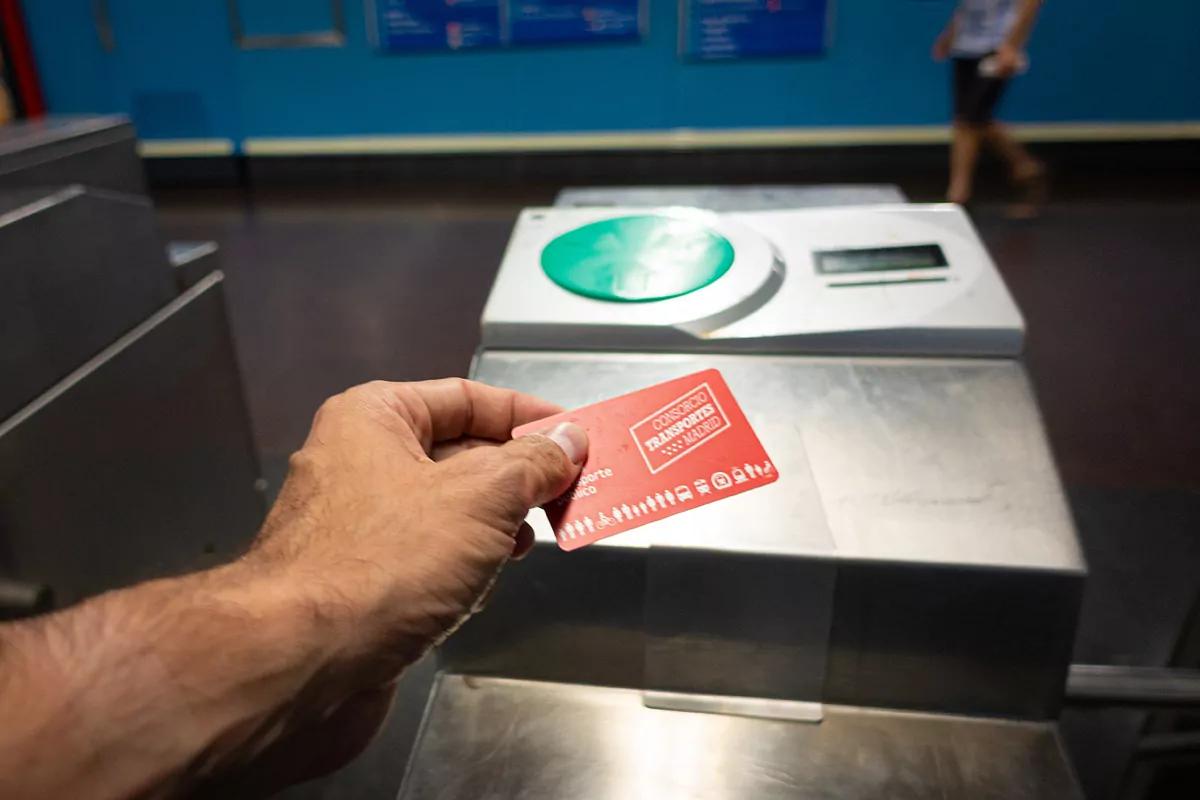 Precio del Bono de 10 Viajes del Metro de Madrid: Información y Descuentos Actualizados - Cuánto costará el abono en 2024 precio bono metro madrid - Cuánto costará el abono en 2024