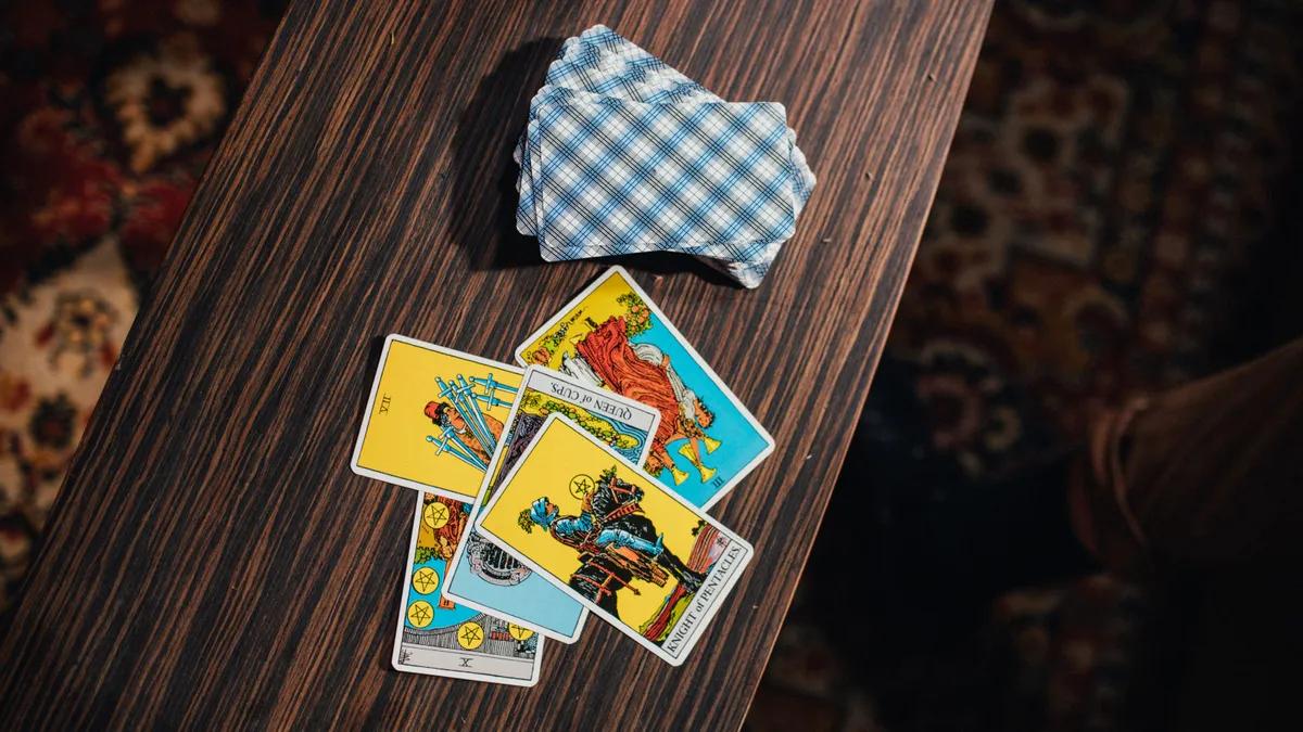 9 de Espadas Invertida: Interpretación y Combinaciones en el Tarot - El nueve de espadas es un sí o un no 9 de espadas invertida combinaciones tarot - El nueve de espadas es un sí o un no