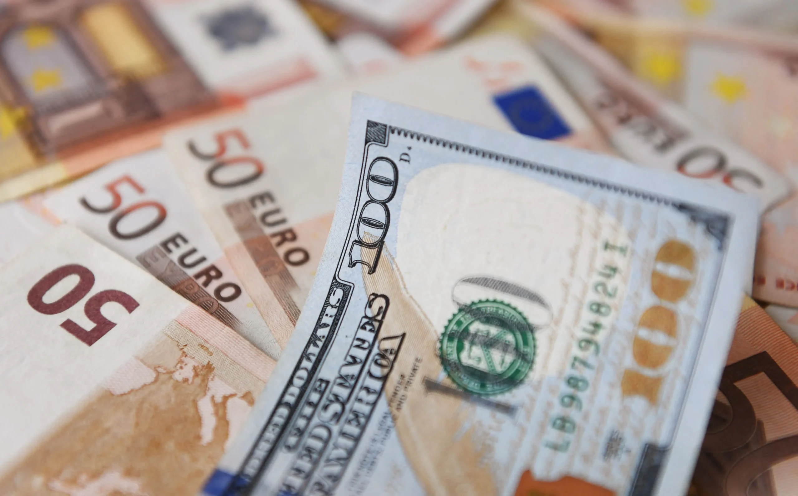 Convertir Euros a Dólares Americanos: Guía Completa y Calculadora - How much is $100 euro in American euro money to american money - How much is $100 euro in American