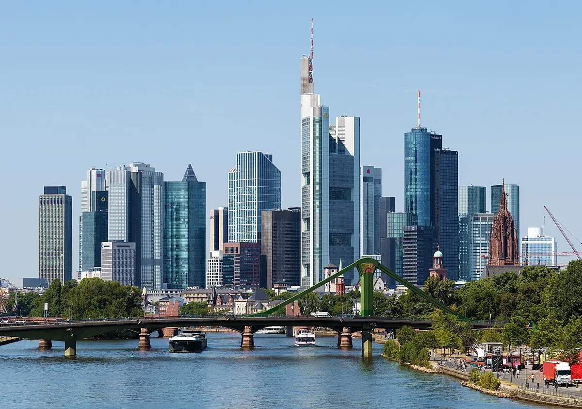Frankfurt: La Ciudad del Euro, la Bolsa y el Mainhattan - Por qué se llama Frankfurt del Meno euro frankfurt - Por qué se llama Frankfurt del Meno