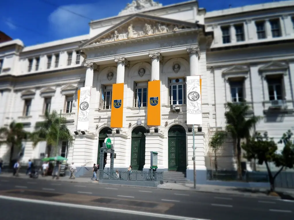 catedra de moneda y finanzas uba fce - Qué carrera es FCE