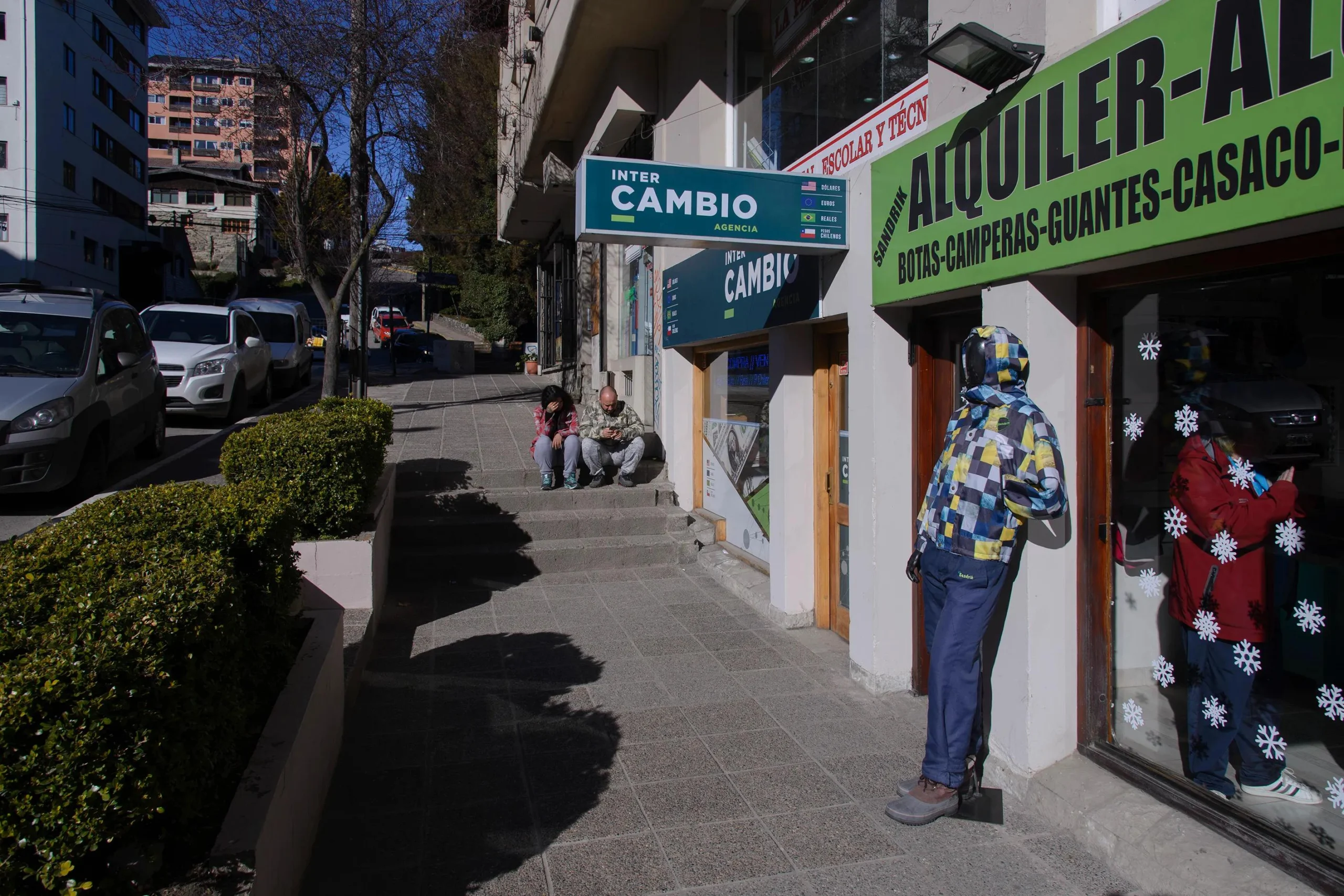 cambio dolar bariloche - Qué moneda conviene llevar a Bariloche en 2024