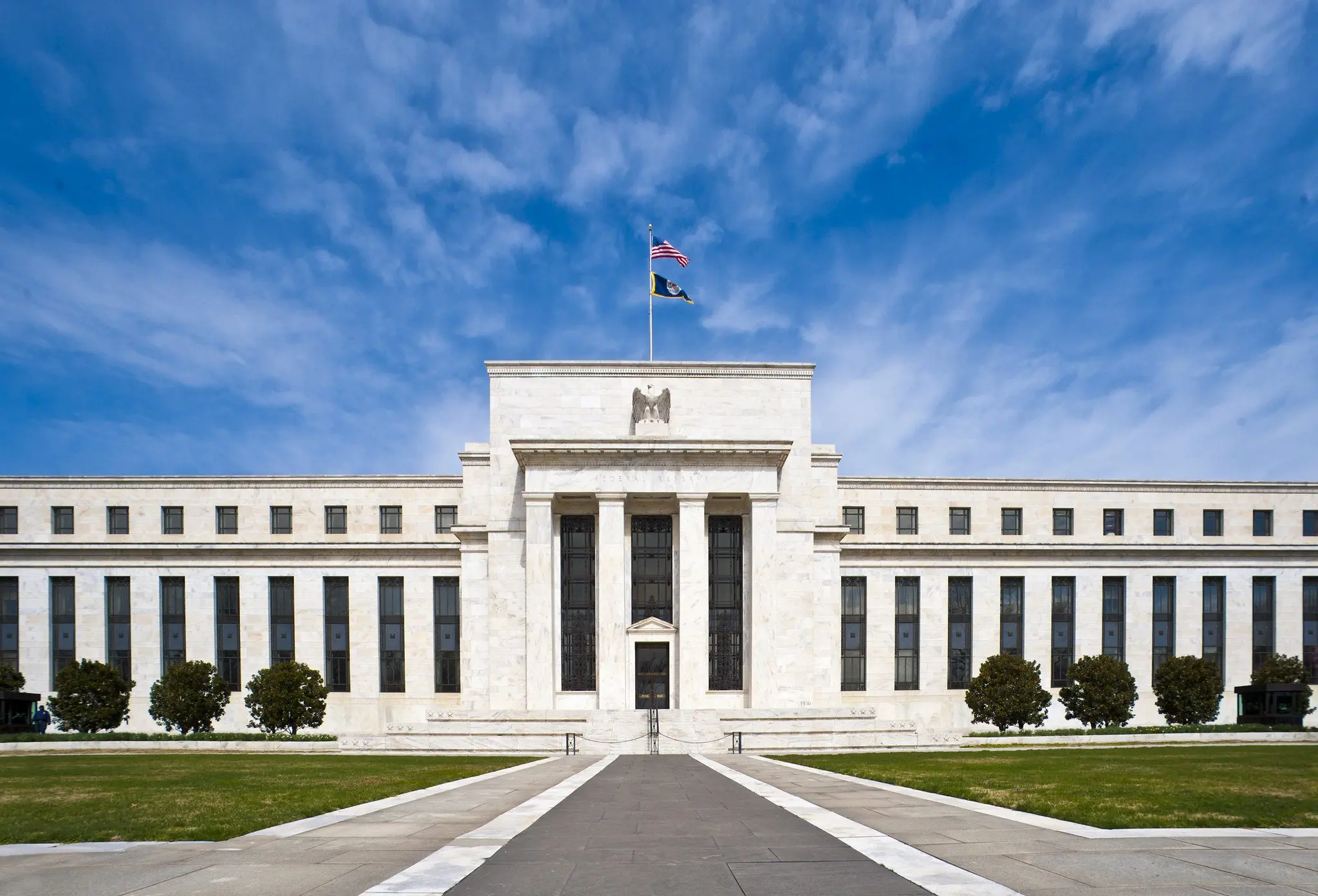 dolar fed - Qué pasa si EEUU baja la tasa de interés