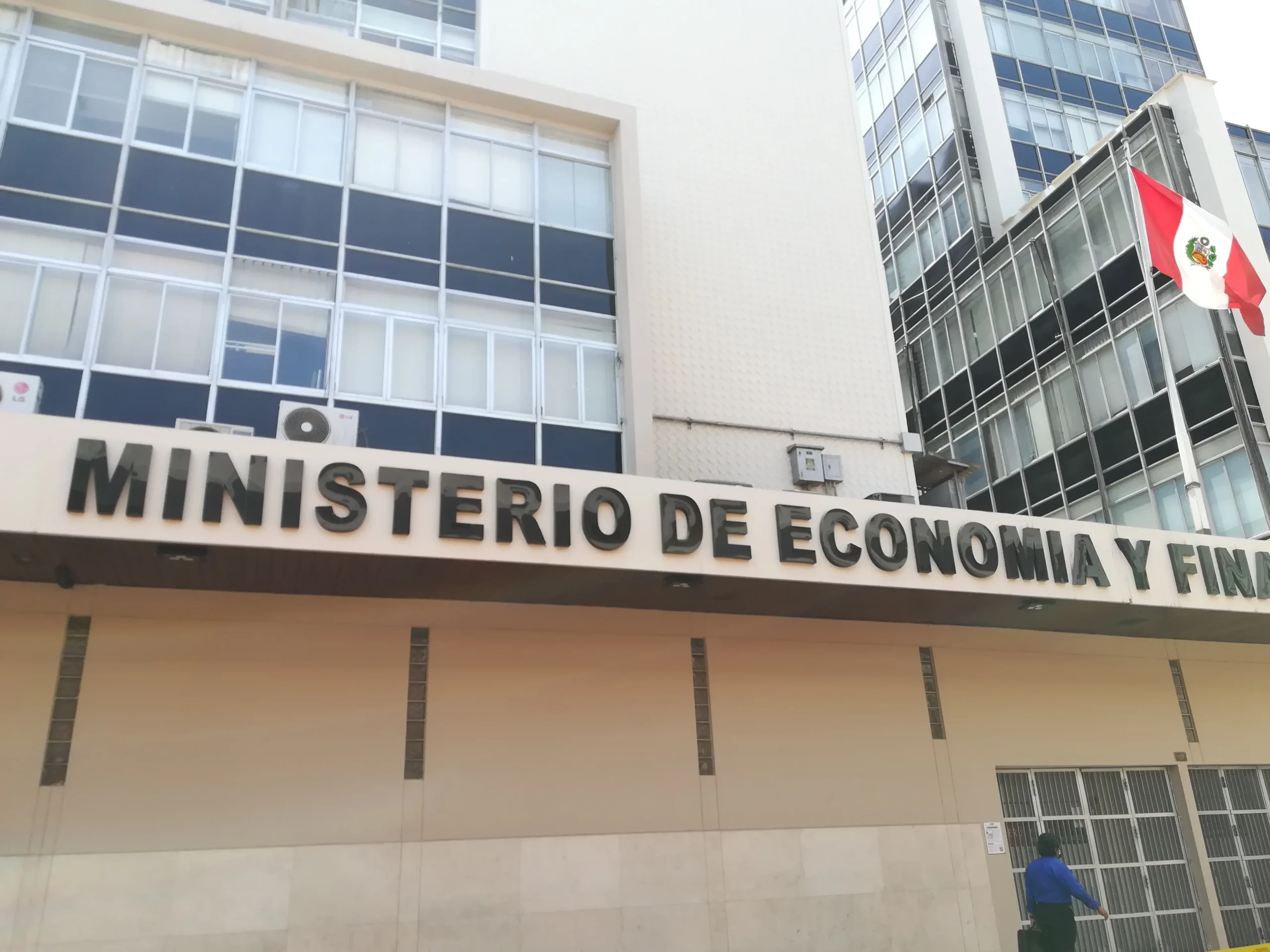 ministerio de economia y finanzas peru - Quién se encarga de la Economía del Perú