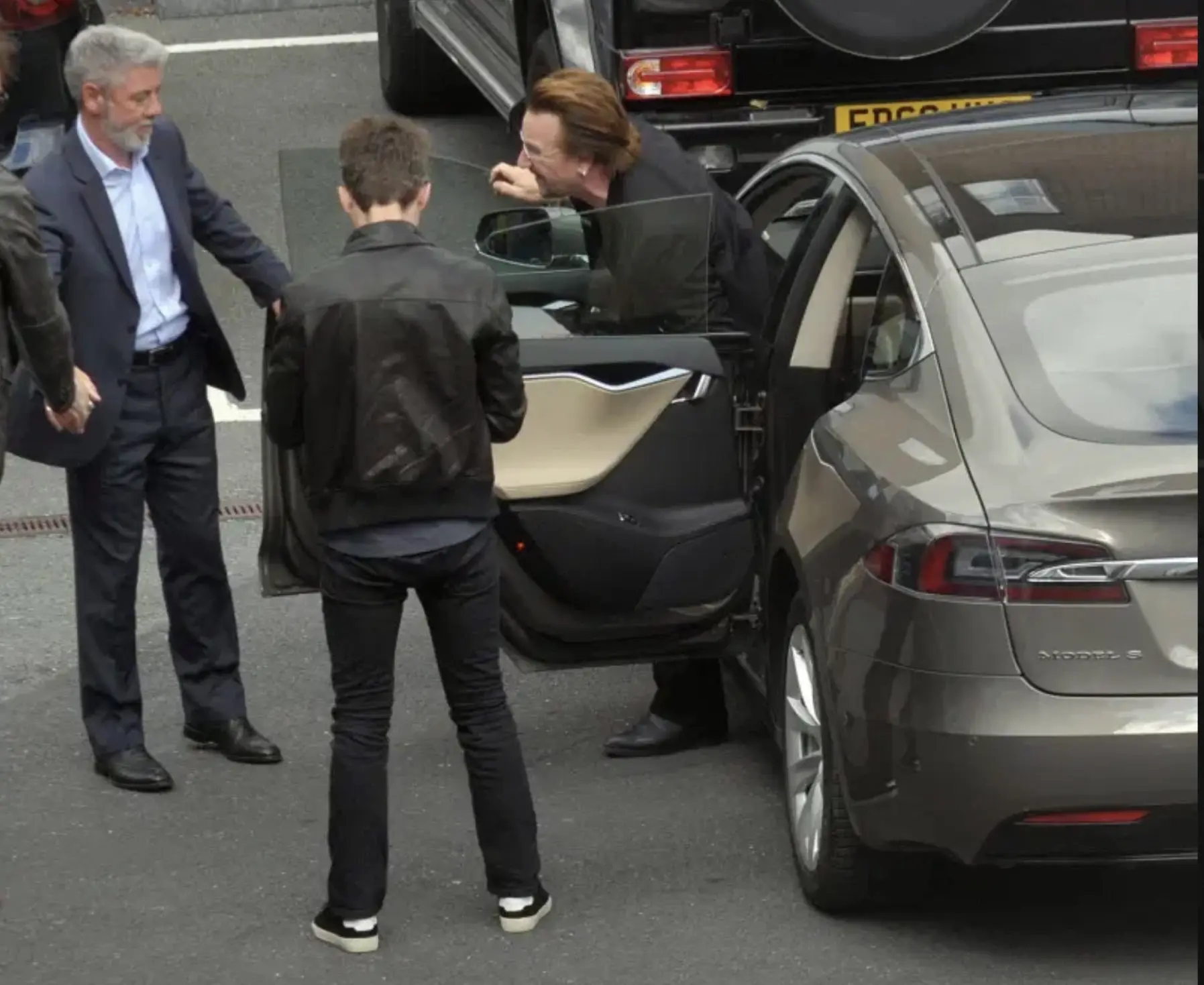 bono tesla - Tesla paga bonificaciones